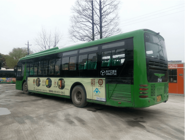 中華老字號(hào)“川”字茶車身廣告現(xiàn)身武漢鬧市街頭